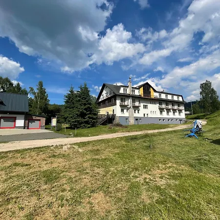 Hotel Harrachov Inn ホテル ハルラホフ