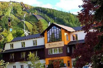 Hotel Harrachov Inn فندق 3*